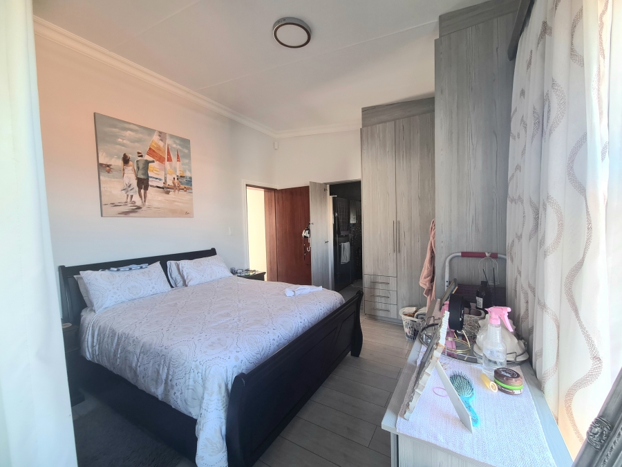 To Let 4 Bedroom Property for Rent in Hartenbos Heuwels Western Cape